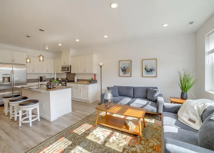 Patio, Park & Peace: 'Skyview Landing' In Eagle!