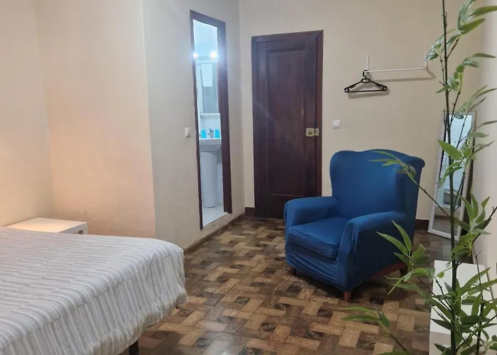 Alojamento com o café da manhã Apenas: Hostal Real