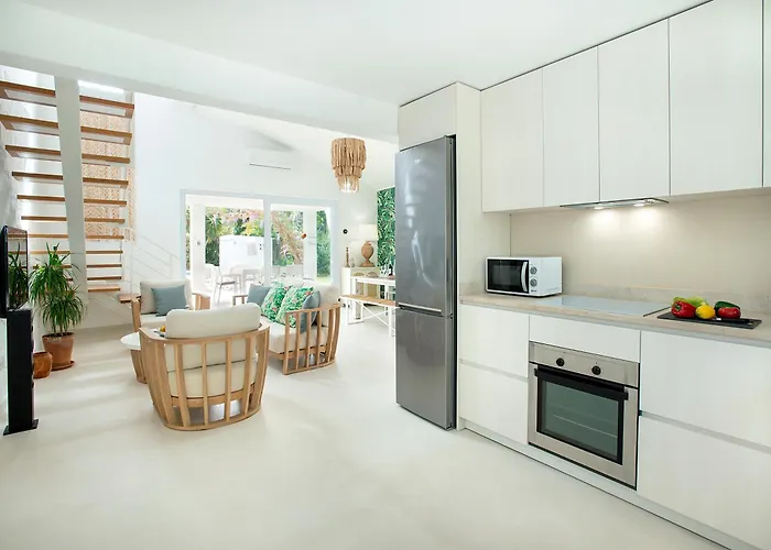 Owl Booking Villa Bocoris - 15 Min Walk To The Beach