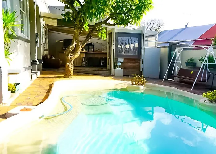 Green Elephant Backpackers