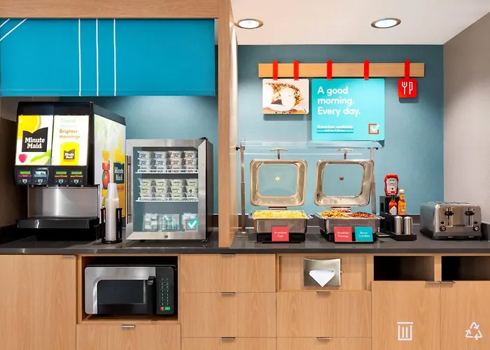 Pet Friendly hotel: Avid Hotels - Savannah South - Gateway By Ihg