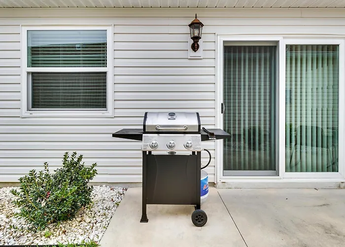 The Villages Home W/ Golf Cart & Community Pools!
