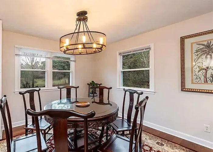Family Retreat With New Pool - Durham Upstairs Unit