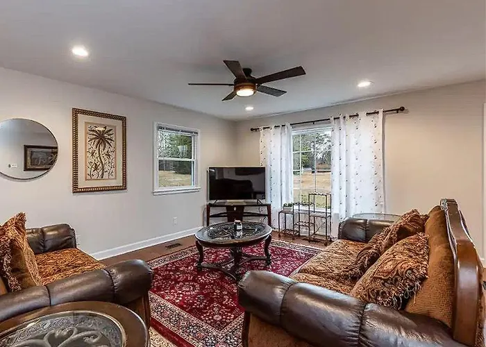 Family Retreat With New Pool - Durham Upstairs Unit