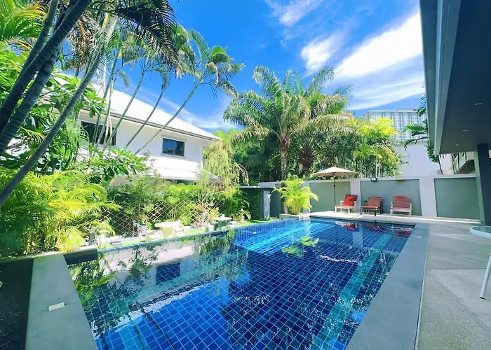 Cozysea Pool Villa ,4 Bedrooms 5 Bathrooms With Private Pool And 440Square Meters Large Tropical Garden Villa Near The Jomtien Beach And Night Market