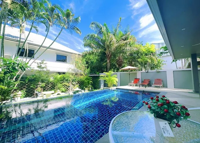 Cozysea Pool Villa ,4 Bedrooms 5 Bathrooms With Private Pool And 440Square Meters Large Tropical Garden Villa Near The Jomtien Beach And Night Market