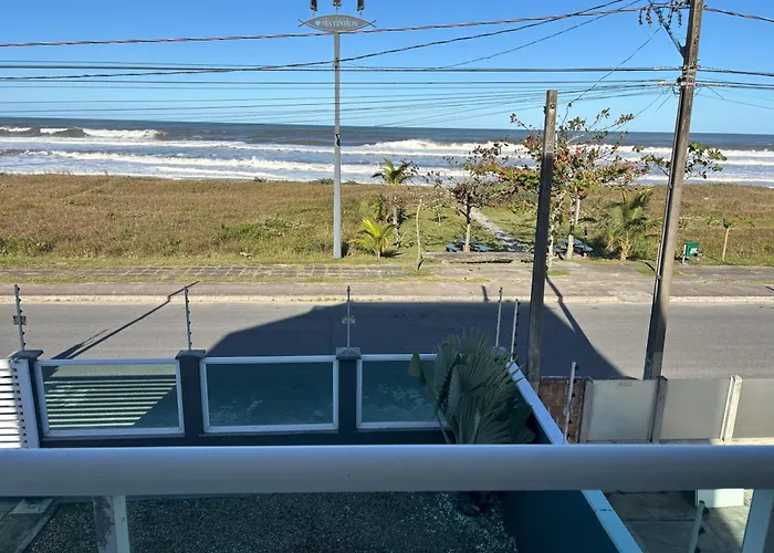 Triplex de Frente para o Mar com Piscina Privativa