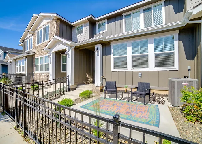 Patio, Park & Peace: 'Skyview Landing' In Eagle!