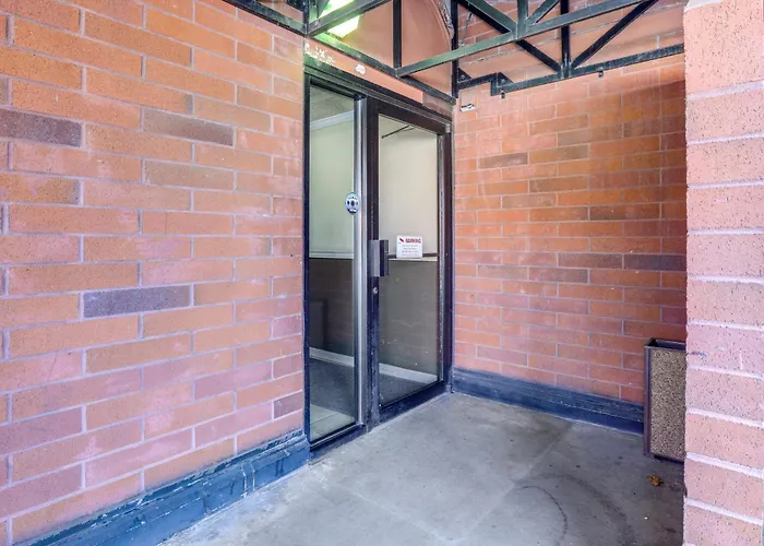 < 1 Mi To Downtown Denver: Condo W/ Pool Access!