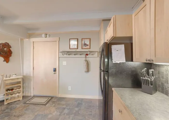 Pet Friendly With A Fireplace A Pool Near Mountain Biking And Skiing