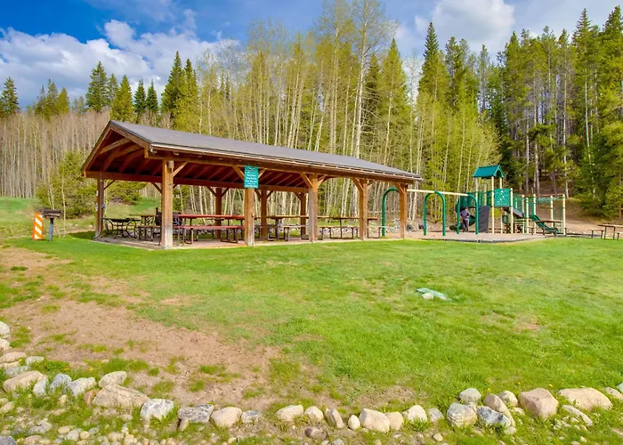 Pool & 3 Hot Tubs: Winter Park Condo On Bus Line