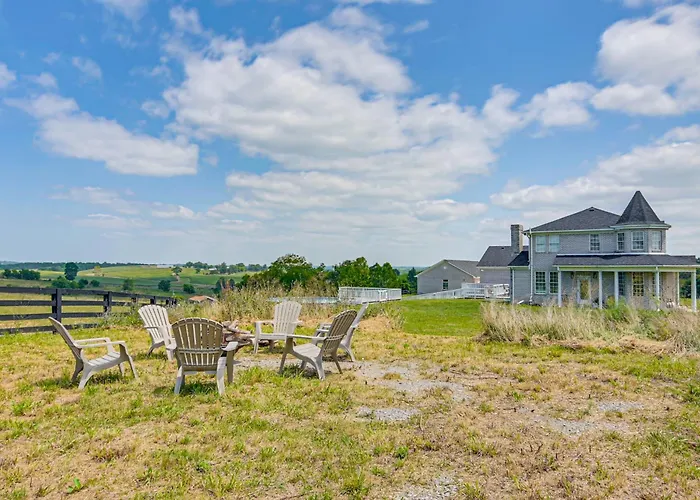 Sprawling Kentucky Getaway W/ Pool & Hot Tub!