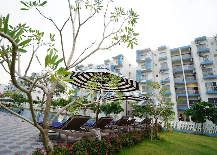 Negombo Airport Villa With Swimming Pool, Parks And Breakfast