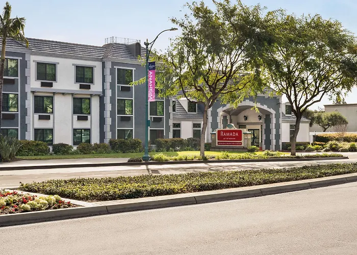 Jacuzzi hotel: Ramada By Wyndham Anaheim Convention Center