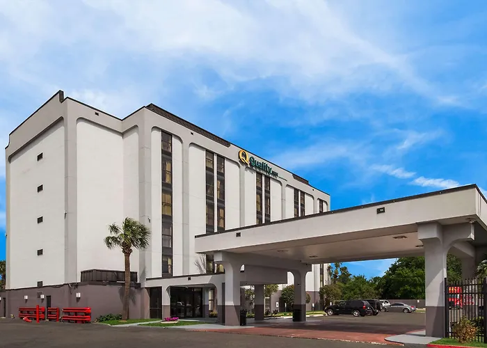 Cheap hotel: Quality Inn Houston East I-10
