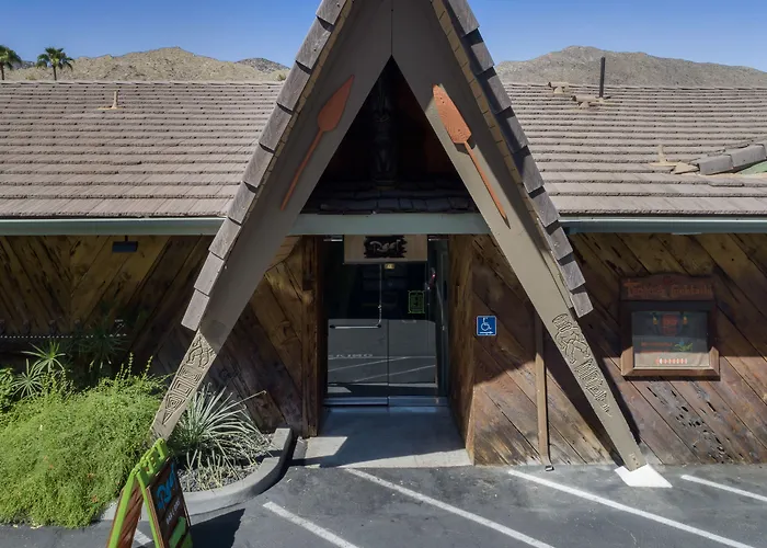Ping Pong hotel: Caliente Tropics
