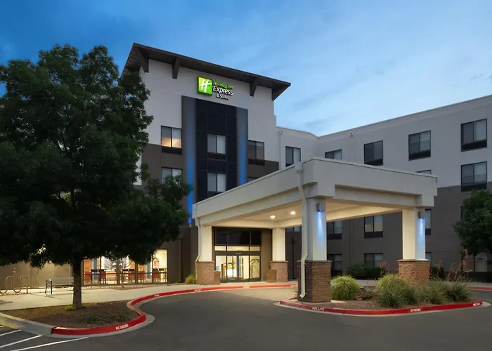 Hotel with Tennis: Holiday Inn Express & Suites Albuquerque Historic Old Town By Ihg