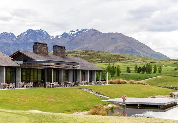 Luxury Architectural Home With Pool, Spa And Sauna