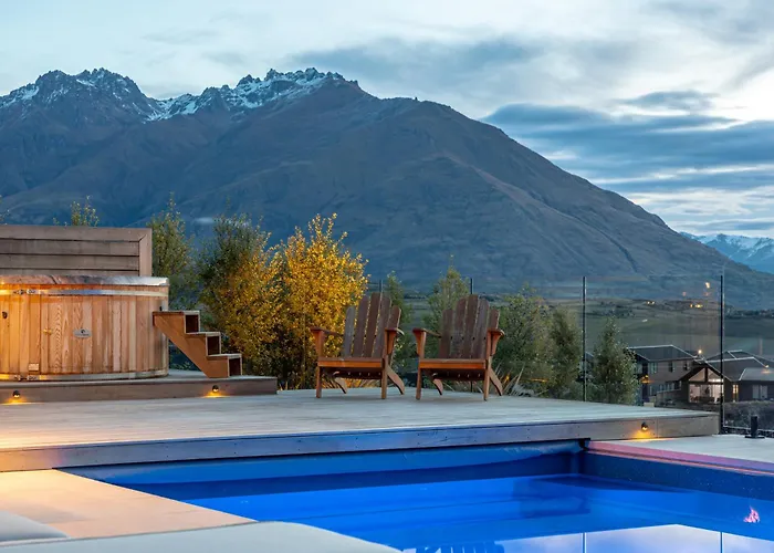 Luxury Architectural Home With Pool, Spa And Sauna