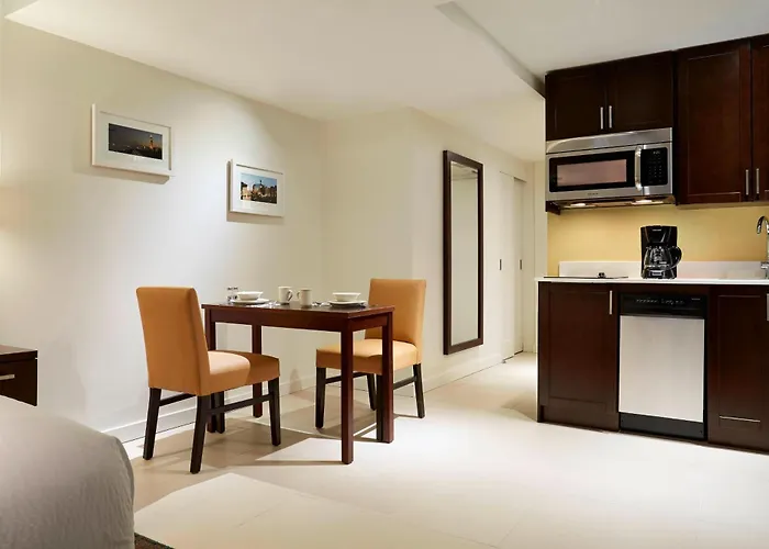 Pet Friendly hotel: Residence Inn By Marriott Montreal Downtown