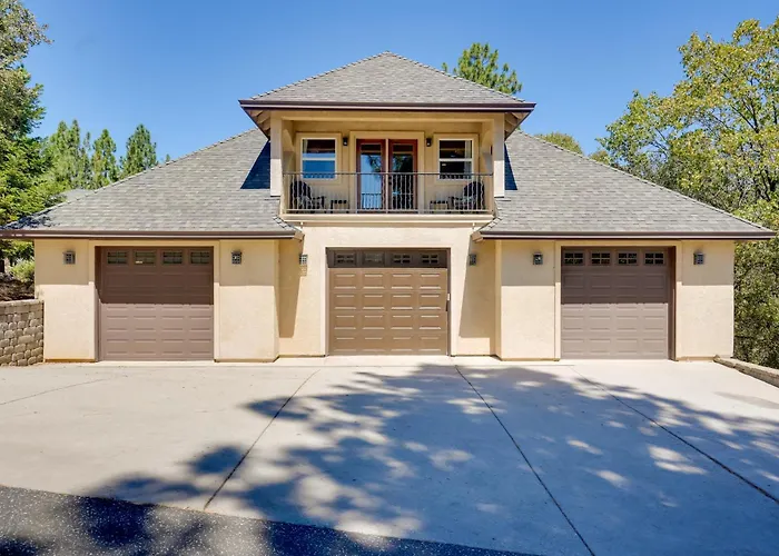 Colfax Getaway W/ Hot Tub, Mountain Views!
