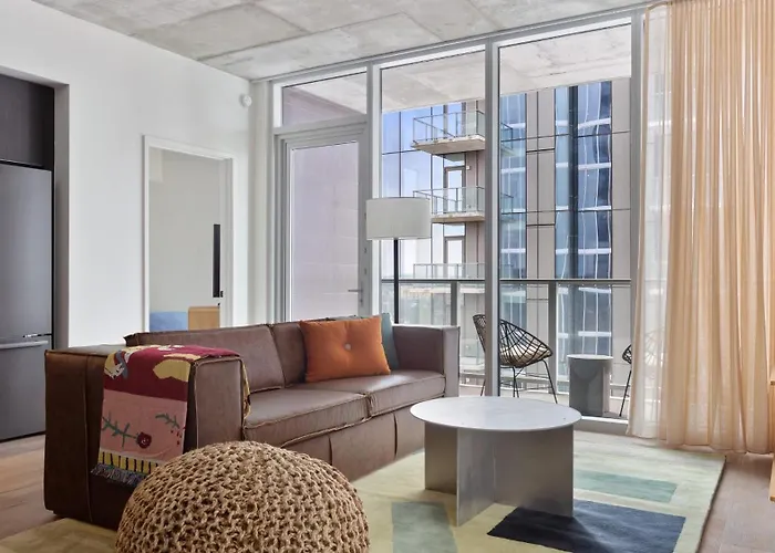 Pet Friendly hotel: The Natiivo By Avantstay Modern High-Rise With Rooftop Pool & Skyline Views