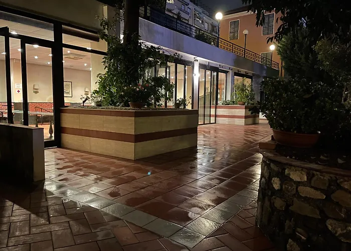 Self Catering: Hotel Miramare