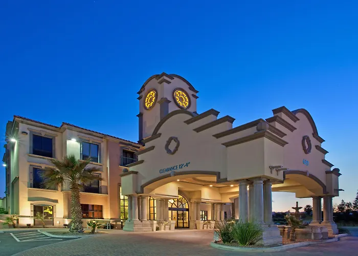 Kid friendly hotel Holiday Inn Express & Suites Tucson Mall By Ihg