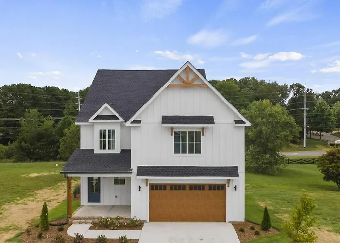4-Bedroom Lake House In Twin Creeks Winchester Tn With Lakeview'S, Hot Tub, Pool