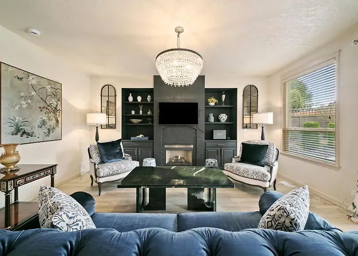 Boise Hills Luxurious Retreat