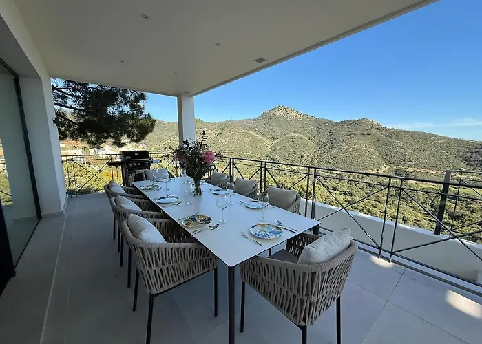 Modern Villa, Amazing Views!