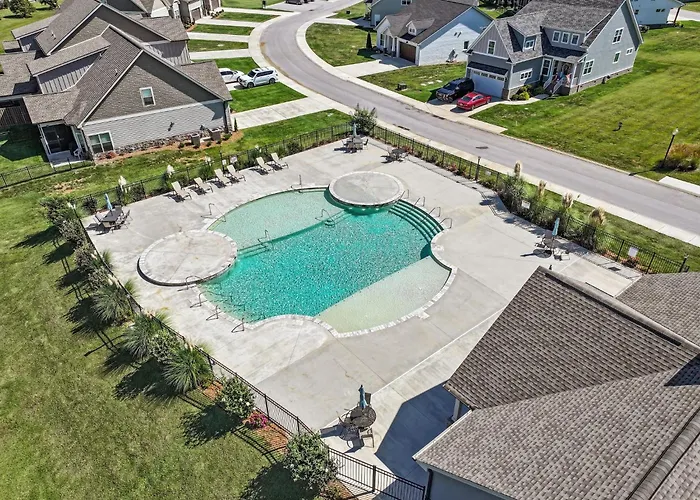 4-Bedroom Lake House In Twin Creeks Winchester Tn With Lakeview'S, Hot Tub, Pool