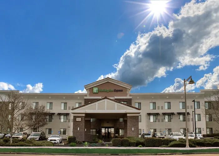 Family Hotel: Holiday Inn Express Hotel & Suites Lincoln-Roseville Area, An Ihg Hotel