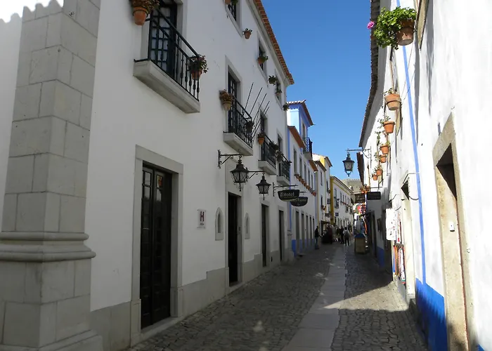 Hotel de 3 estrelas: Rainha Santa Isabel - Óbidos History Hotel