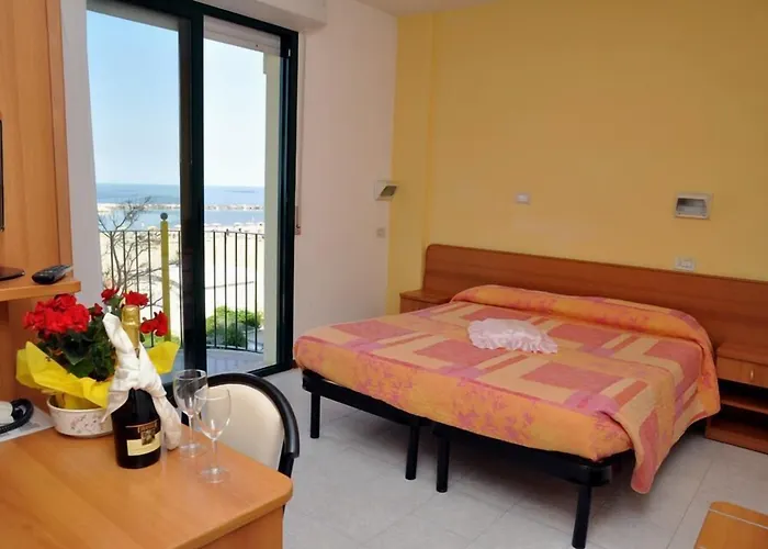 Hotel 3 stelle: Hotel Emilia