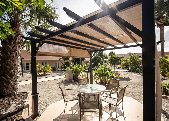 Island Sun Inn & Suites - Venice, Florida Historic Downtown & Beach Getaway