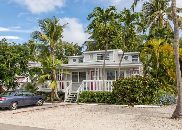 Cheap hotel: Amoray Resort