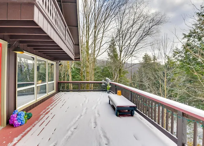 Pet-Friendly Home W/ Deck: 4 Mi To Jay Peak Resort