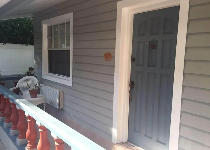 B&B only: Coral Reef Guesthouse