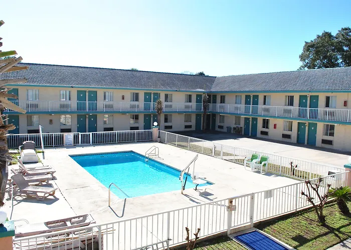 Family Hotel: Coconut Grove Motor Inn