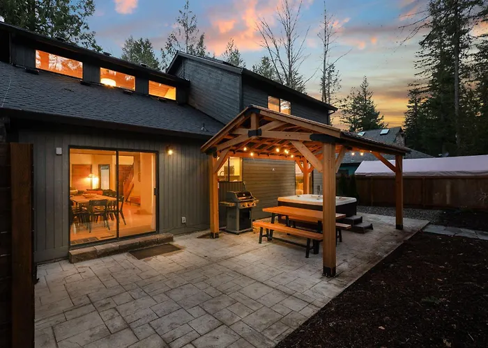Stay Portland - Alpine Retreat Hot Tub, Fire Pit & Game Room