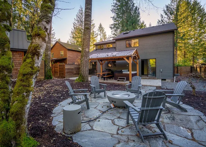 Stay Portland - Alpine Retreat Hot Tub, Fire Pit & Game Room