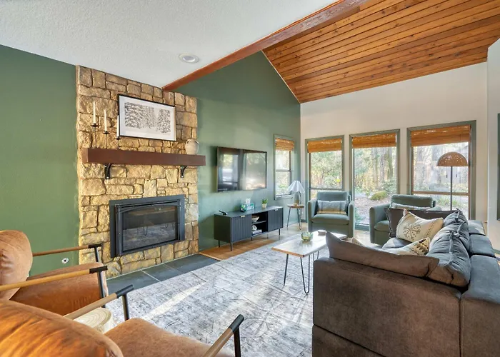 Stay Portland - Alpine Retreat Hot Tub, Fire Pit & Game Room