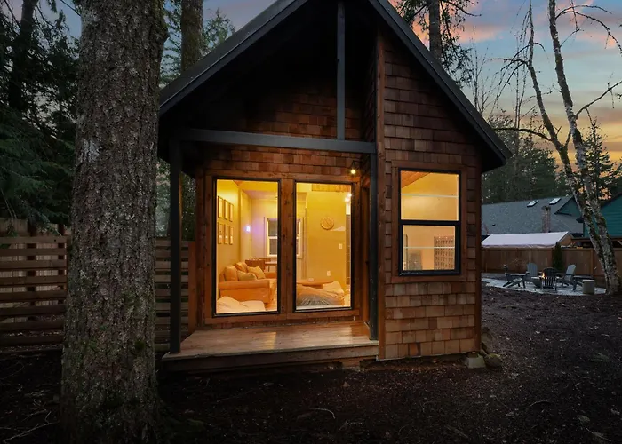 Stay Portland - Alpine Retreat Hot Tub, Fire Pit & Game Room