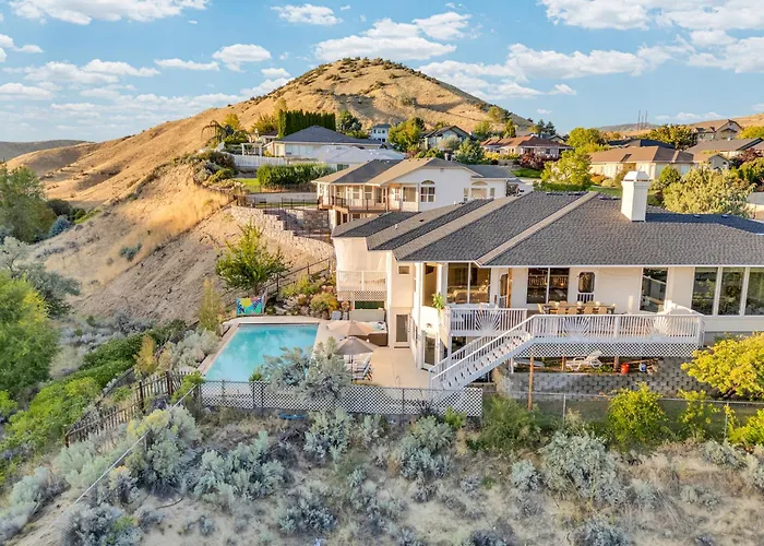 Epic Hillside Retreat Htd Pool Hottub Golf 4400Sf
