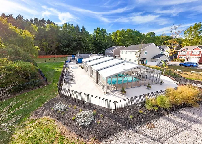 Spacious Dog-Friendly Getaway With Year-Round Pool & Hot Tub