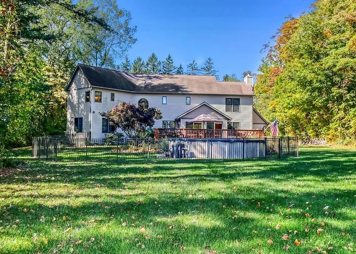 Off The Hook Spacious Home With Pool Firepit Large Yard