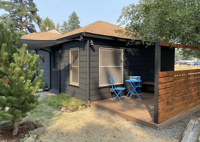 Left Coast Lodge - Pet Friendly