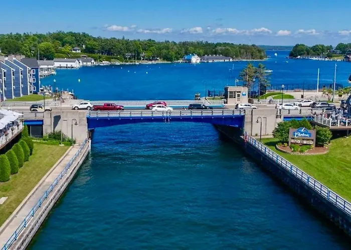 108 Edgewater Inn