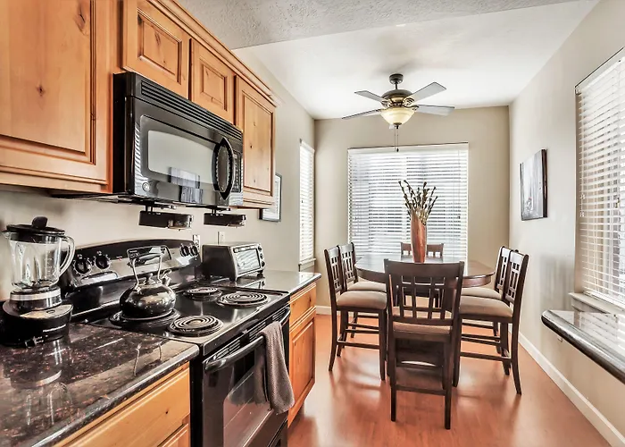 Downtown Luxury Condo Near Convention Center